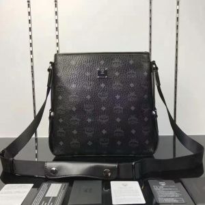 MCM Small Heritage Messenger In Visetos In Black